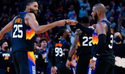 Suns beat Warriors to match team record with 17th consecutive win despite losing Devin Booker to injury