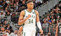 Bucks’ Giannis Antetokounmpo clears COVID protocols, optimistic he’ll play Christmas, per report