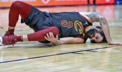 Ricky Rubio suffers scary looking knee injury in Cavs’ loss to Pelicans, reportedly set for MRI on Wednesday