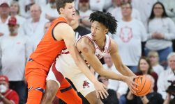 Arkansas men’s basketball upsets No. 2 Auburn in OT