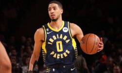 Tyrese Haliburton injury update: Pacers guard leaves game vs. Knicks with knee injury