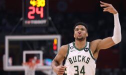 Bucks rise to the top after 10-game win streak